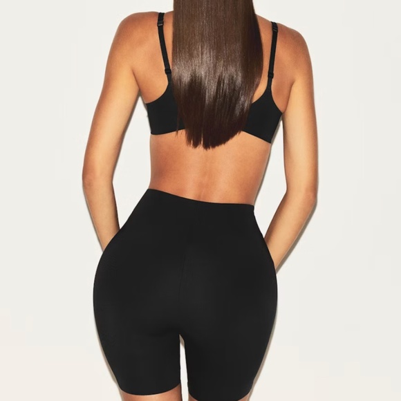 SKIMS - Body Butt Enhancing Padded Short NWOT in Oynx - Picture 1 of 4
